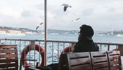 恒大客场奏凯，连胜脚步不停，常规赛榜首悬念迭起