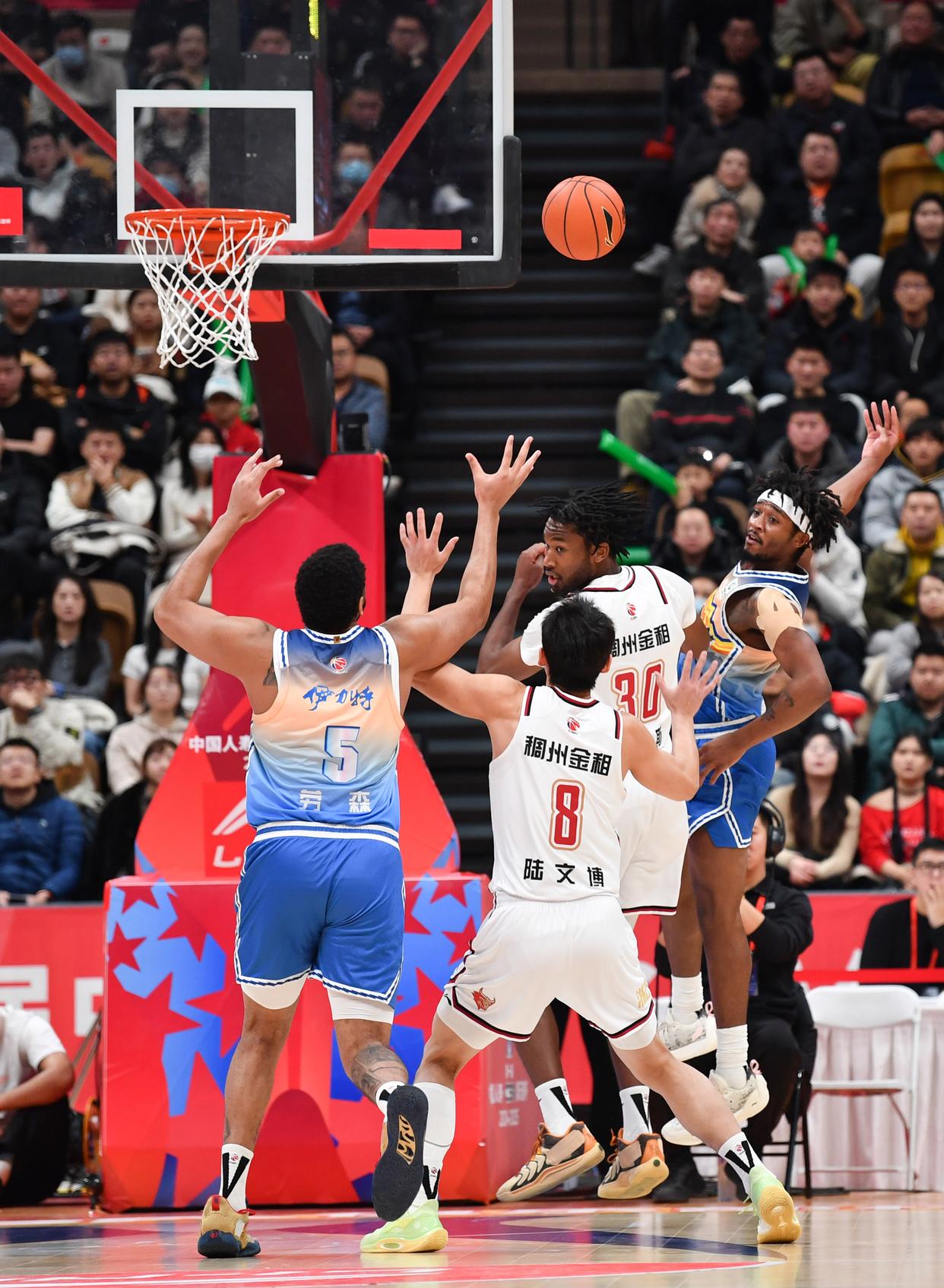 爱游戏官网-队员表现抢眼，球队气势如虹的简单介绍