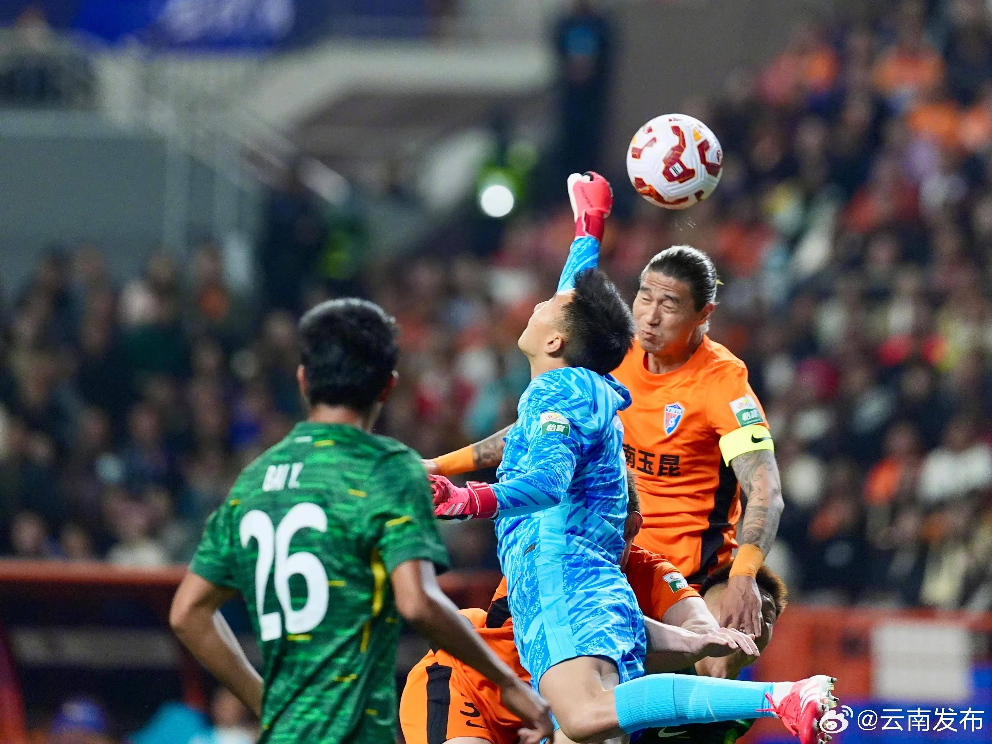 云南队在比赛中展现出快速推进进攻，获得胜利(云南队在比赛中展现出快速推进进攻,获得胜利的精神)