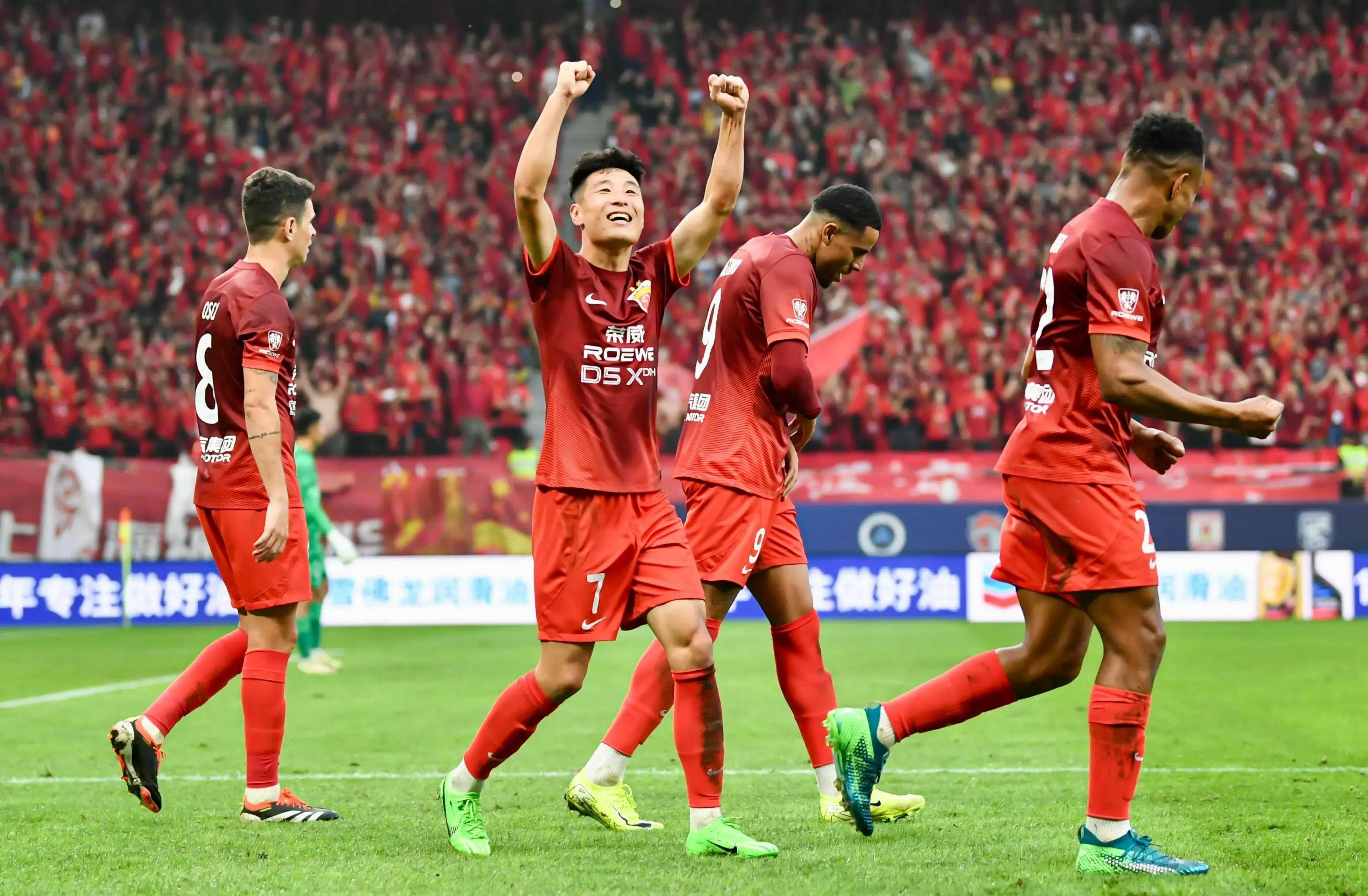 爱游戏体育网站-球队赛季表现稳定，备战冠军赛事(球队赛季表现稳定,备战冠军赛事是什么)