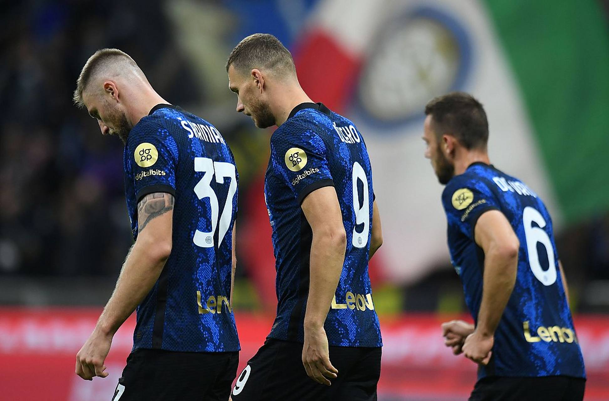 关于米兰遭遇不败纪录终结,积分榜遭遇压力的信息 关于米兰遭遇不败纪录终结,积分榜遭遇压力的信息