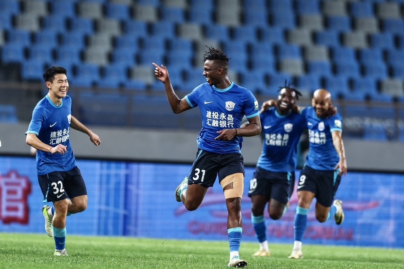 爱游戏体育平台-包含上海申花遭遇两连败，主帅提出调整战术的词条