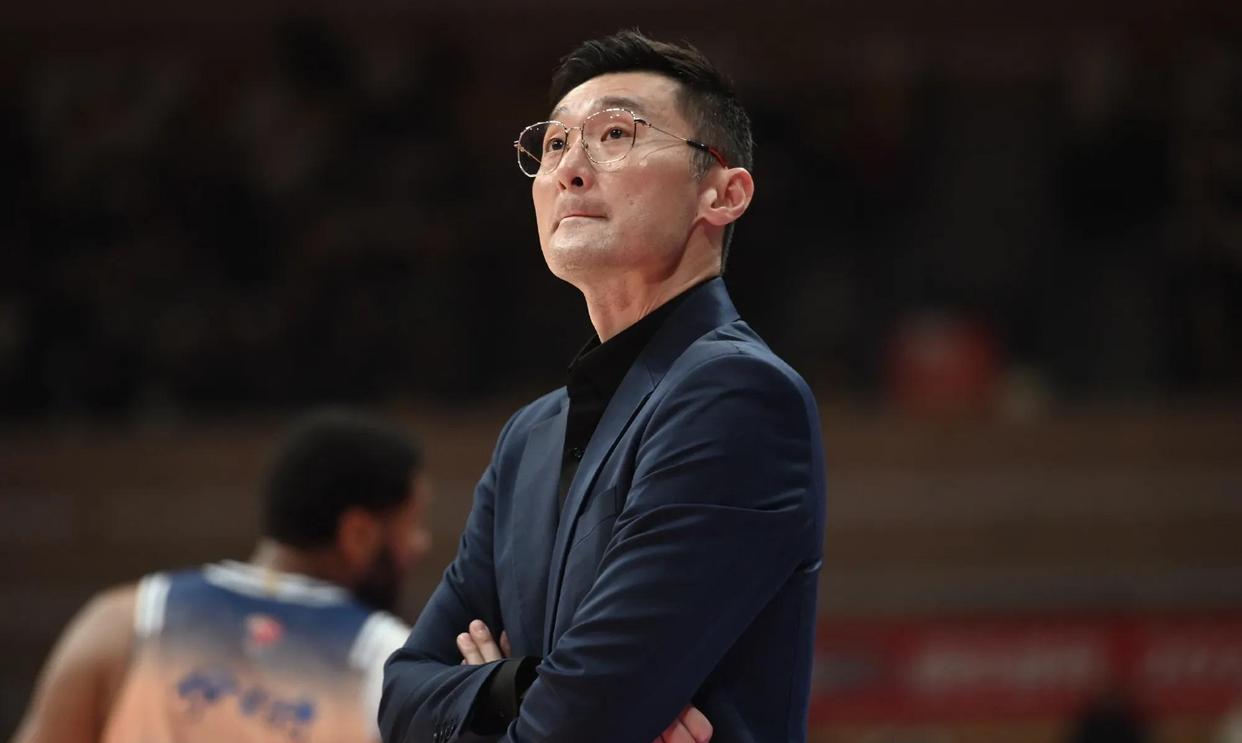 爱游戏在线-新疆男篮客场告捷，望继续保持领先地位