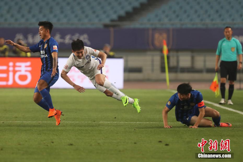 关于江苏苏宁客场战胜天津泰达，坚守不败战绩的信息