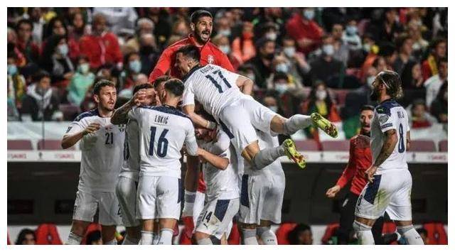 包含争霸战激烈展开,球队实力逐渐显现的词条 包含争霸战激烈展开,球队实力逐渐显现的词条