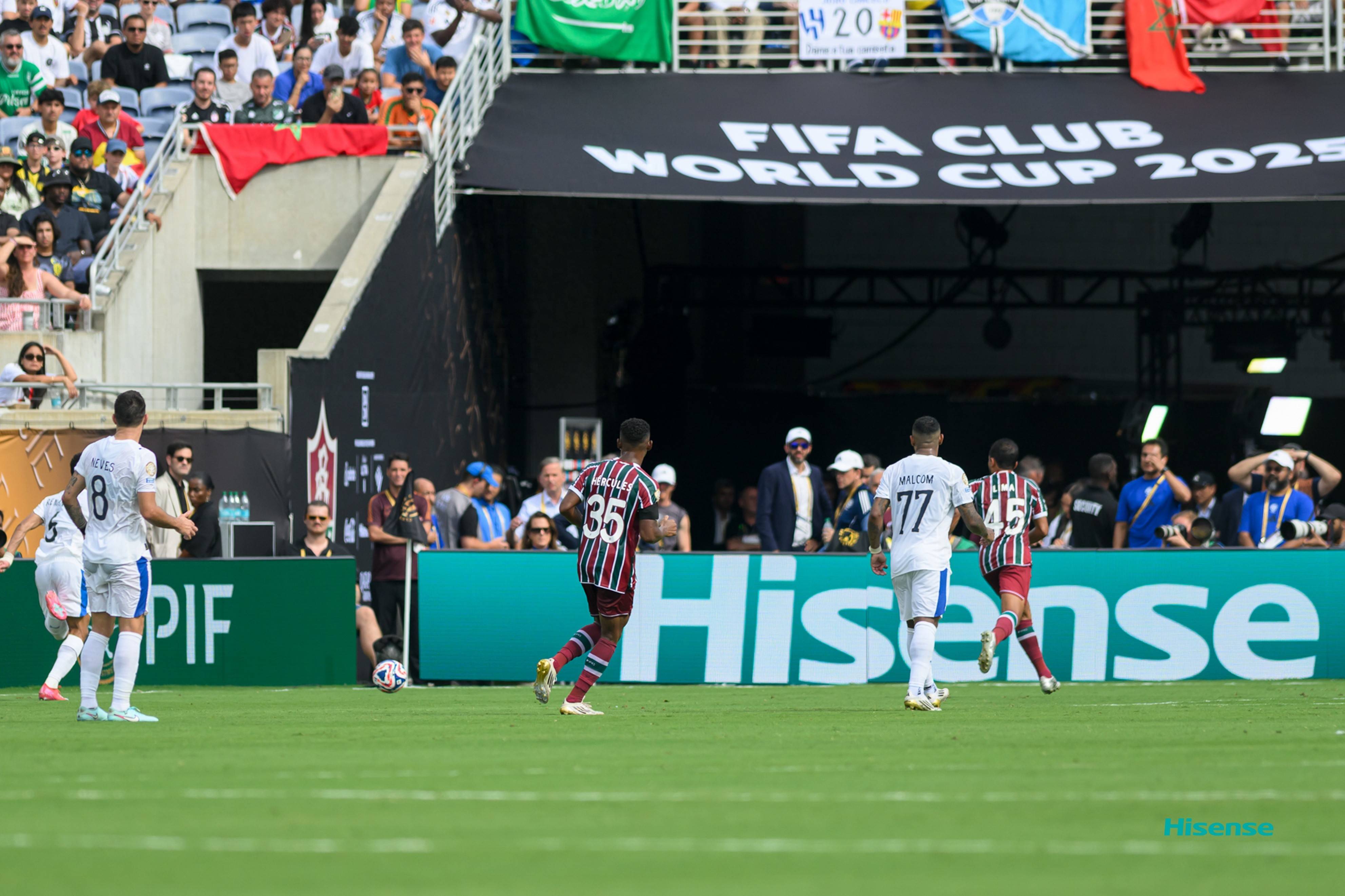 爱游戏官网网页版入口-球员个个发挥出色，为球队赢得荣耀