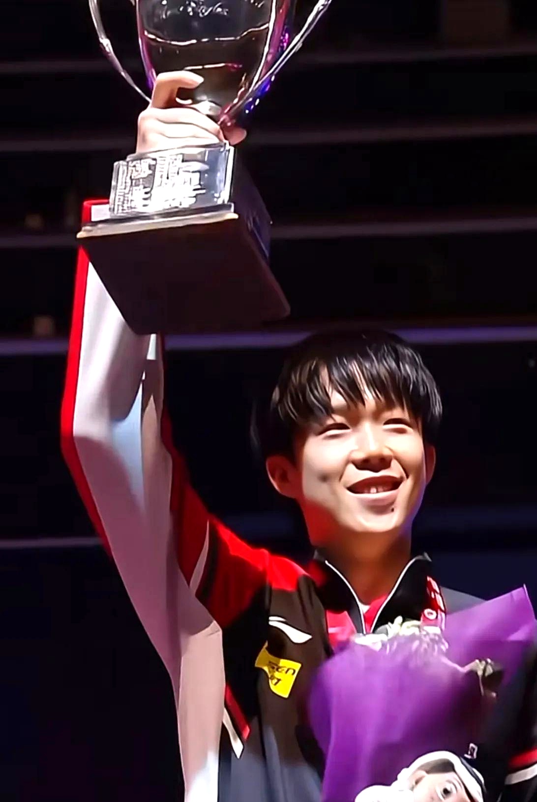 爱游戏体育链接-挥洒汗水的青年球员，为荣誉而战的简单介绍