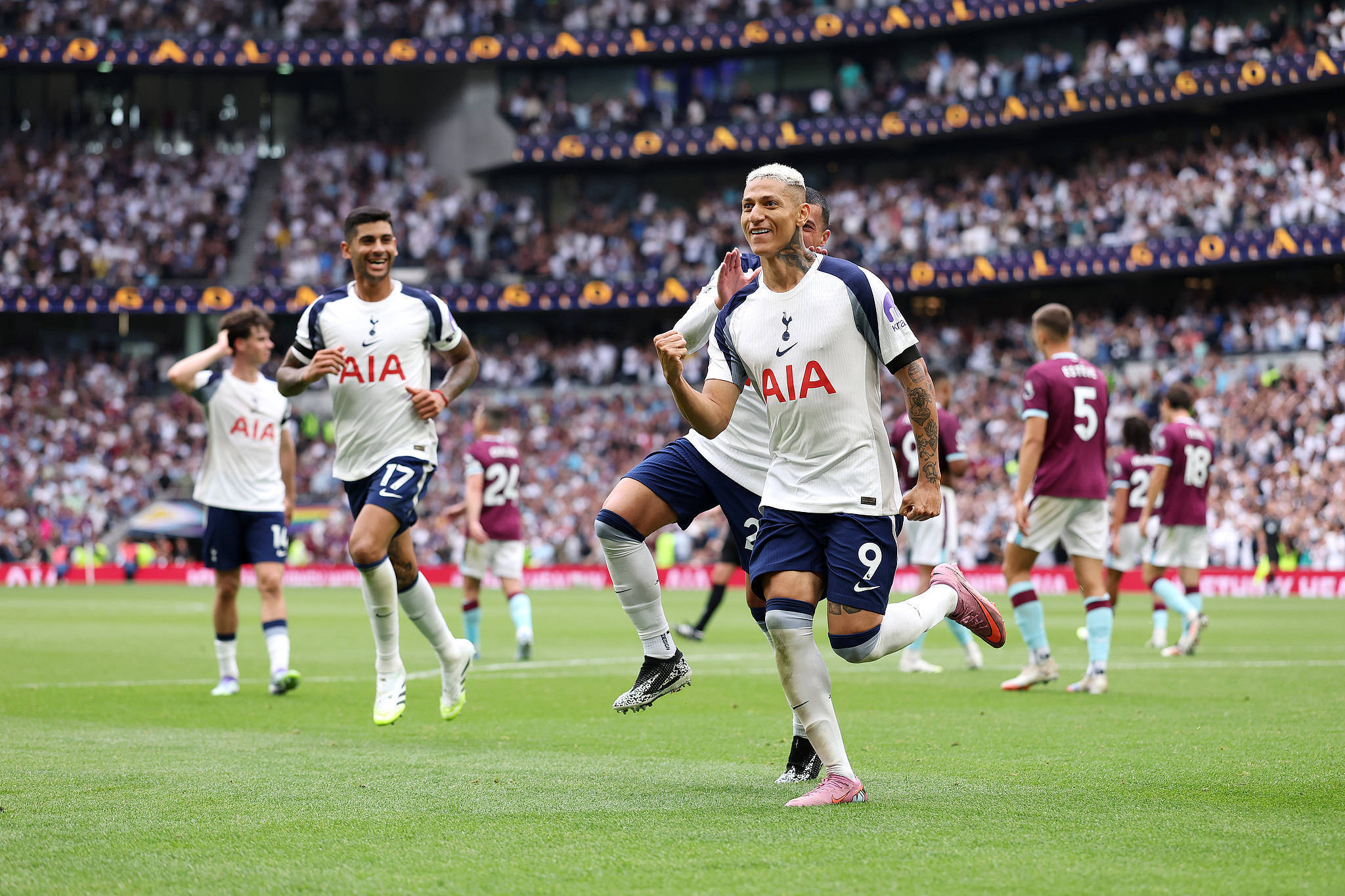 热刺主场表现出色，球队信心高涨