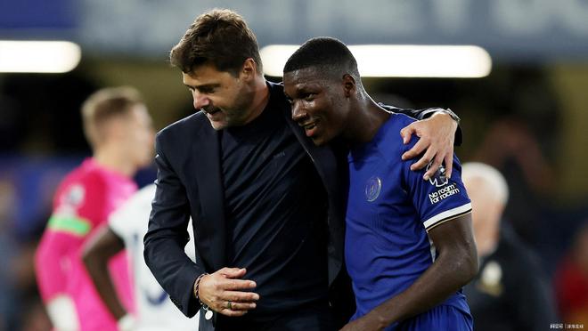 爱游戏-切尔西遭遇惨败，球迷呼吁教练改变策略