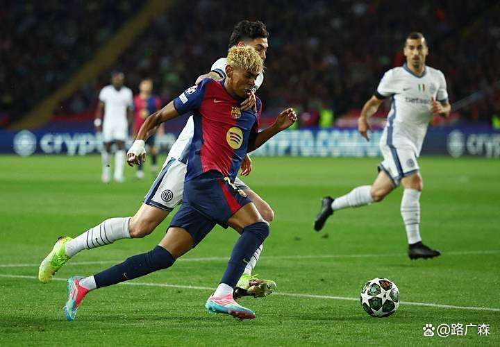 爱游戏中国官网-西甲联赛开幕式引爆斗志，梅西C罗双雄争霸进入白热化的简单介绍