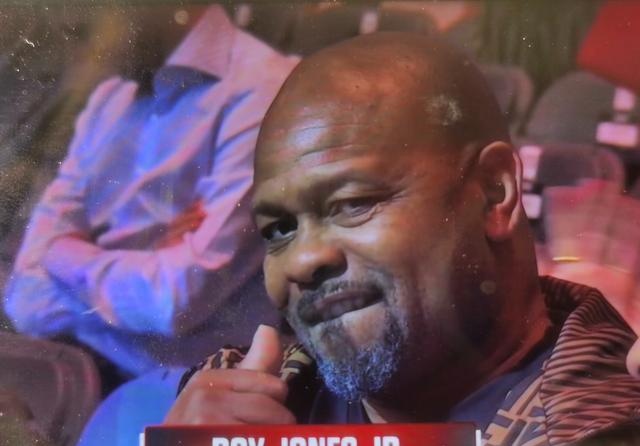 爱游戏官网-美国拳击选手实现大逆转，成为焦点