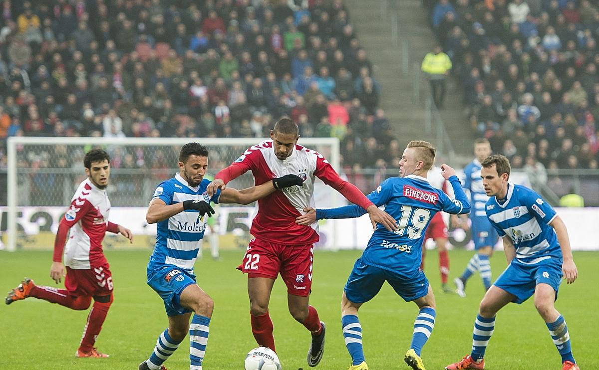 阿贾克斯主场击败瓦伦西亚,领先小组出线 阿贾克斯主场击败瓦伦西亚,领先小组出线