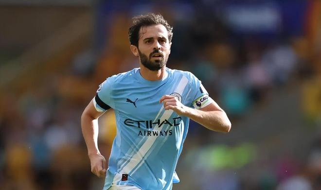 爱游戏中国官网-曼城中场球员发挥出色，成为球队核心