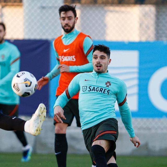 爱游戏app-阿塞拜疆国家队取胜晋级半决赛