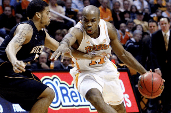 海南男篮外援发威，全队士气高涨的简单介绍