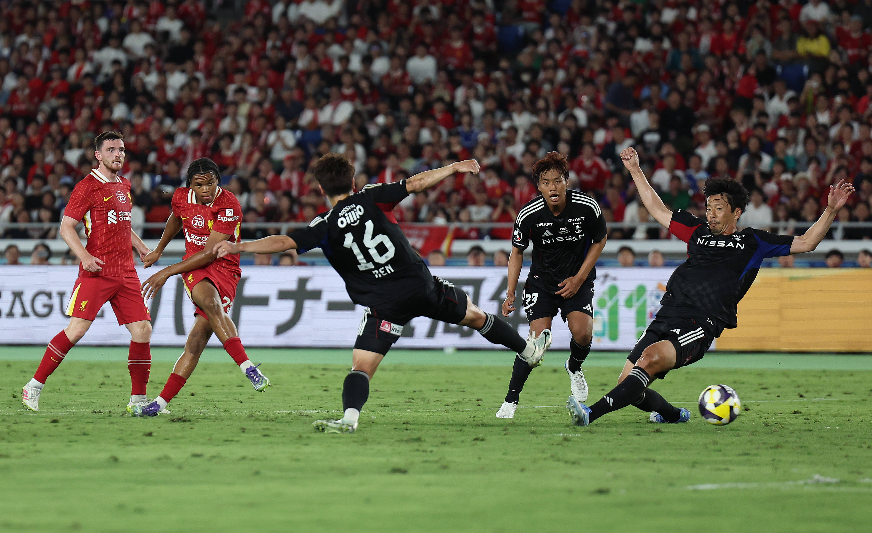 利物浦客场大胜,保留晋级机会 利物浦客场大胜,保留晋级机会