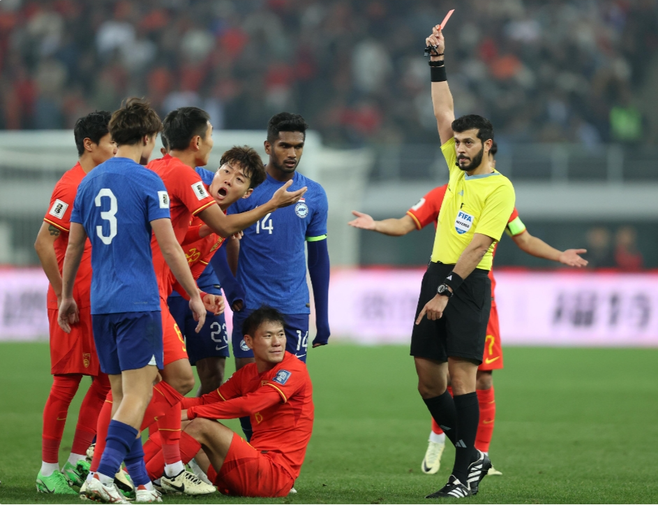 爱游戏官网网页版入口-中国足球选手在国际比赛中大获全胜